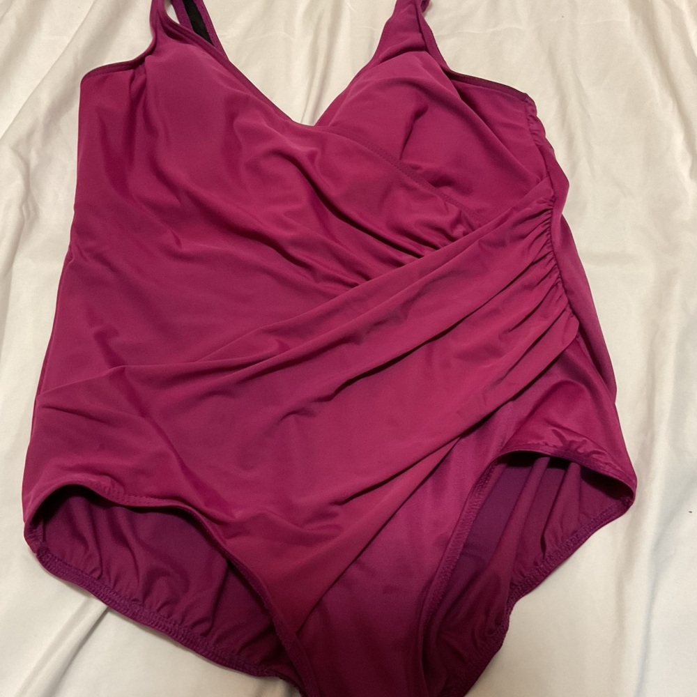 Miraclesuit One Piece Swimsuit Size 24 in Magenta
